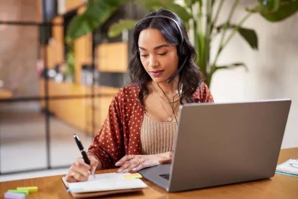 Digitalnexk support specialist assisting customers